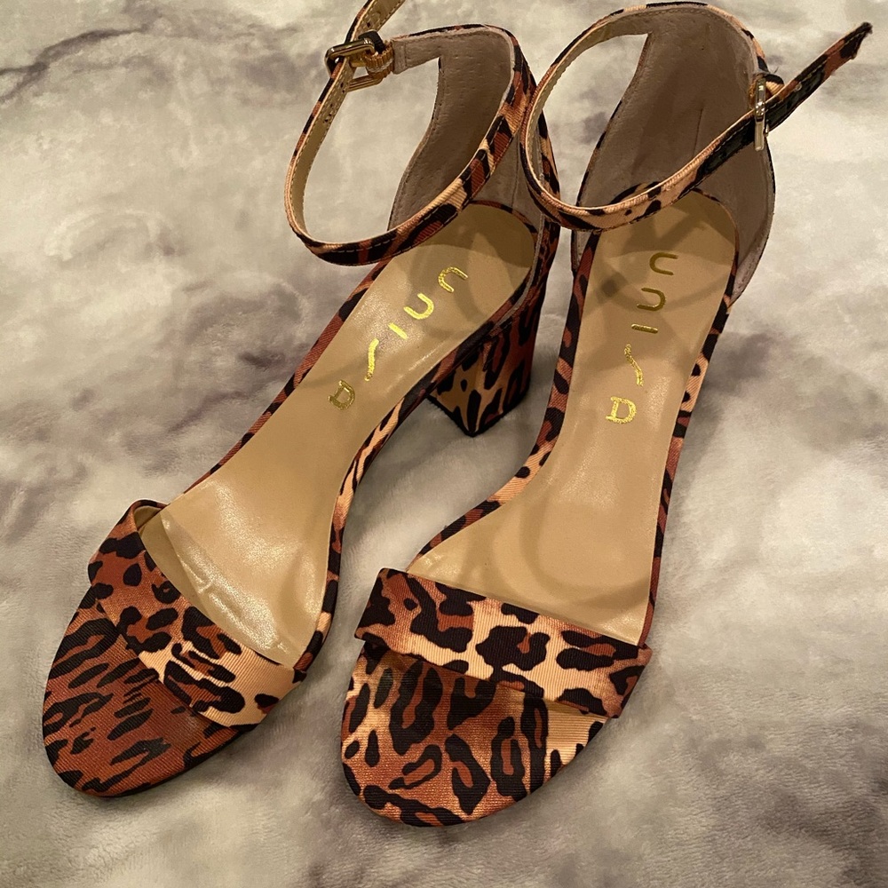 Animal print short heels NWOT